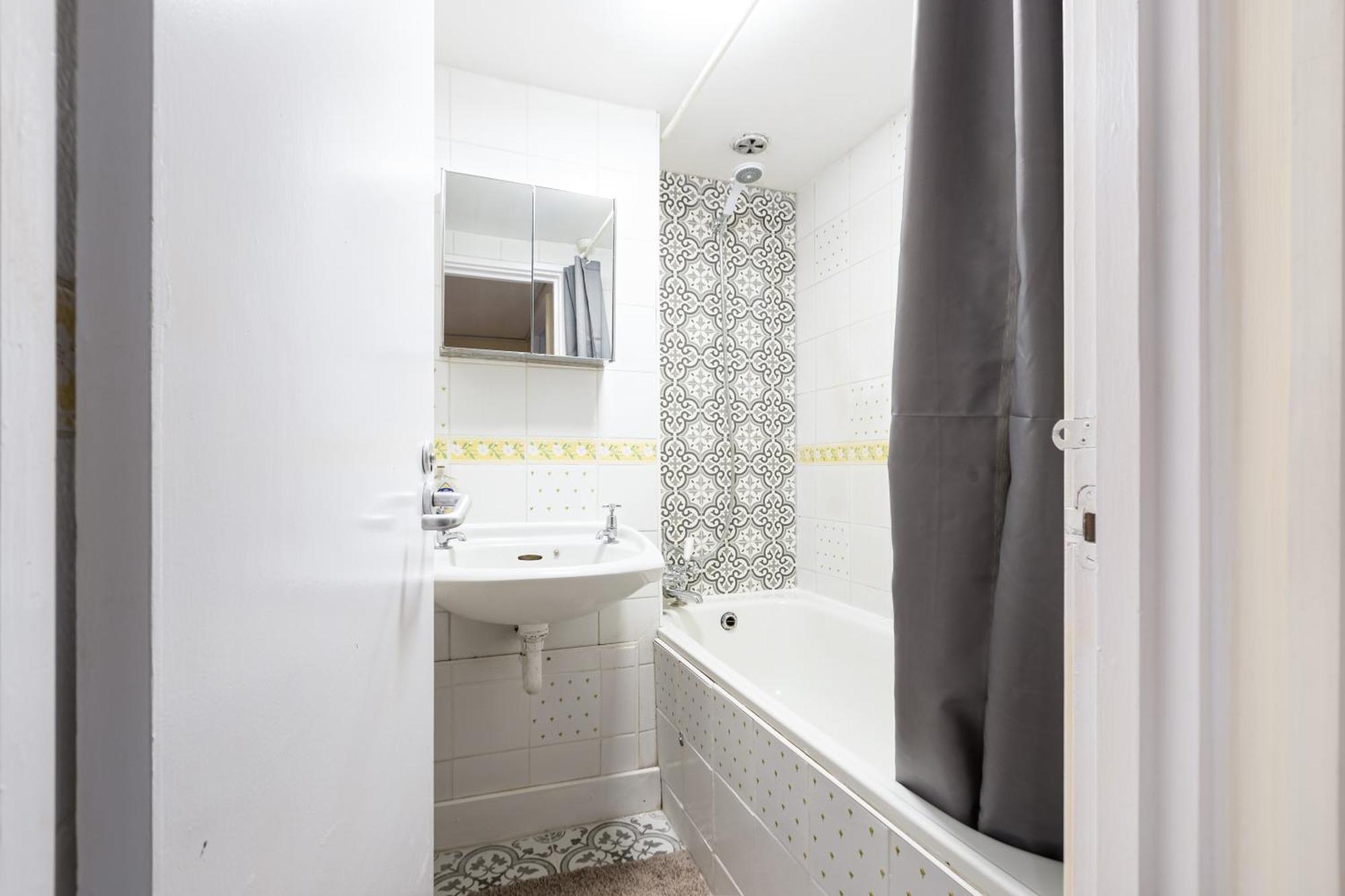 Magnificent 3Br Apt With Balcony London Exteriör bild